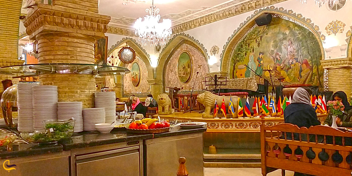 رستوران عالی قاپو