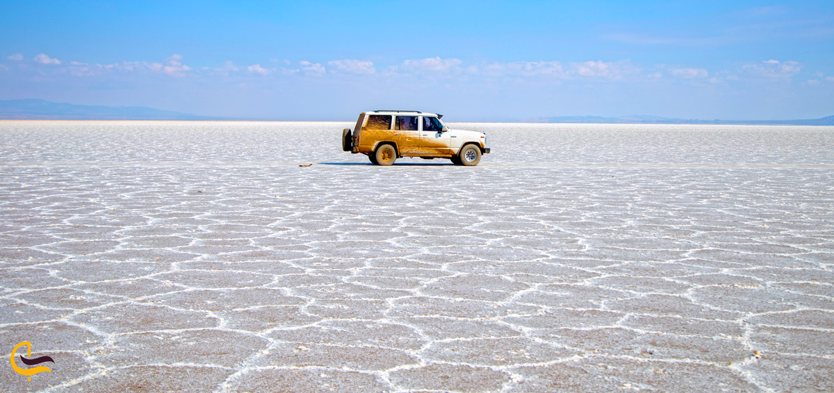 دریاچه نمک در کویر مرنجاب