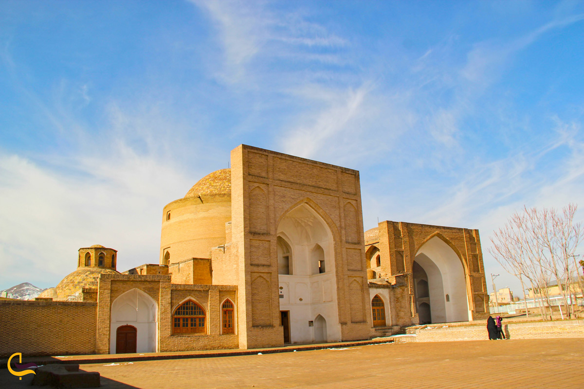 مقبرهی قطبالدین حیدر تونی