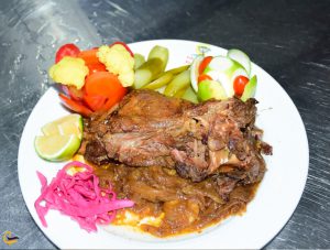 خوراک گوشت لذیذ در رستوران صفدری شاندیز