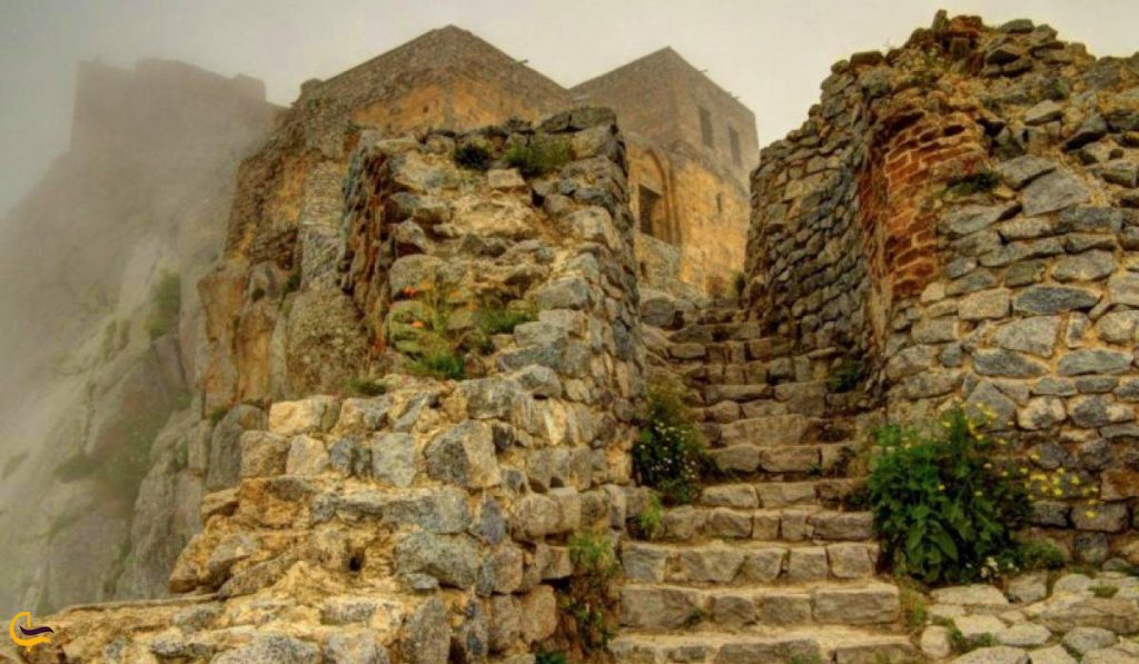 مسیر دسترسی قلعه بابک