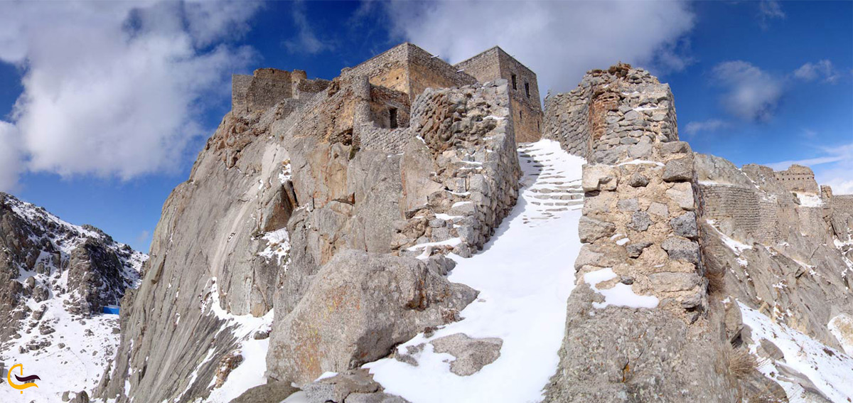 قلعه بابک در برف