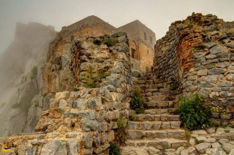 راه ورودی قلعه بابک