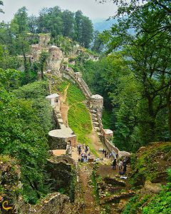 نمای زیبایی از مسیر قلعه نظامی رودخان