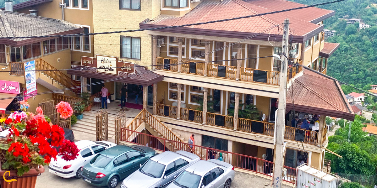 نمایی کلی از رستوران خاور خانم