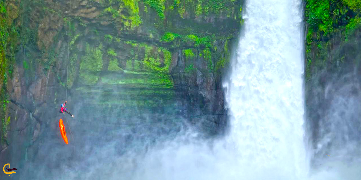 کایت سواری در آبشار پلنگ دره