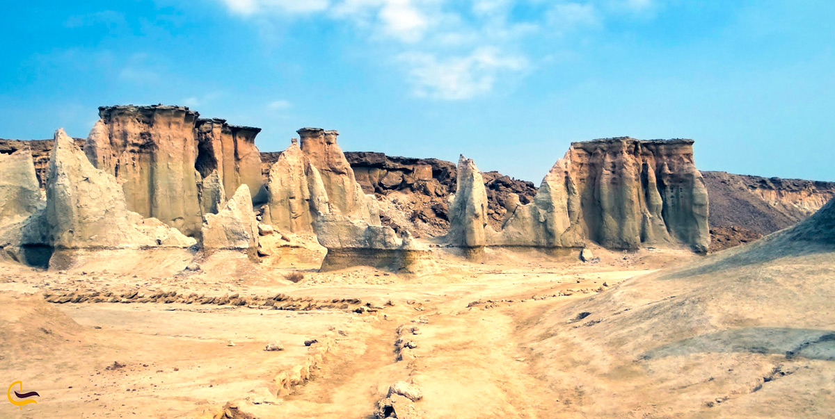 نمایی از صخره های جزیره قشم