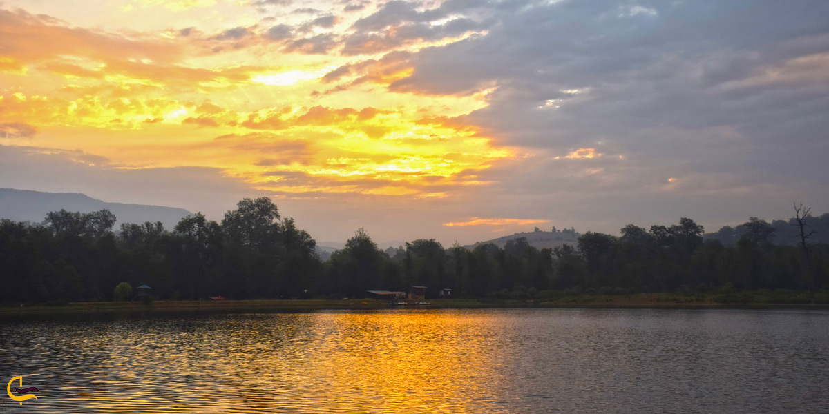 دریاچه الندان در غروب آفتاب