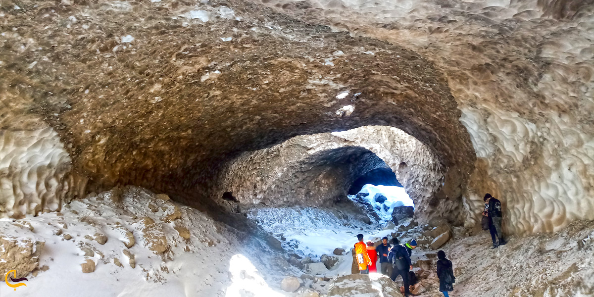 قندیلهای یخی در آبشار خور