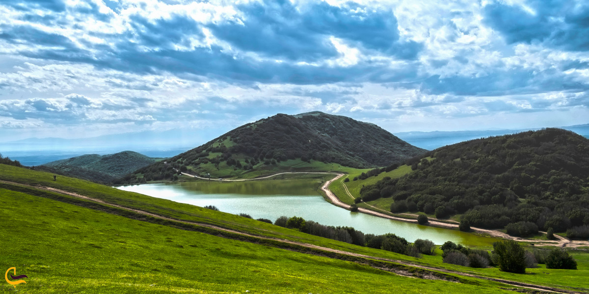 یک نمای دور از دریاچه سوها