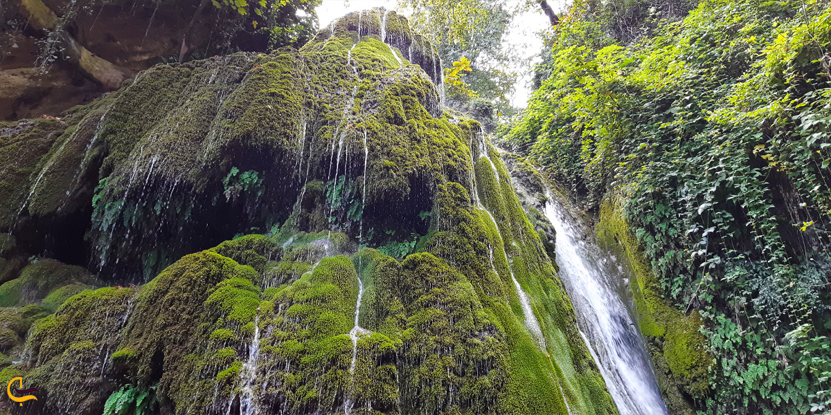 نمایی از پایین آبشار کبودوال