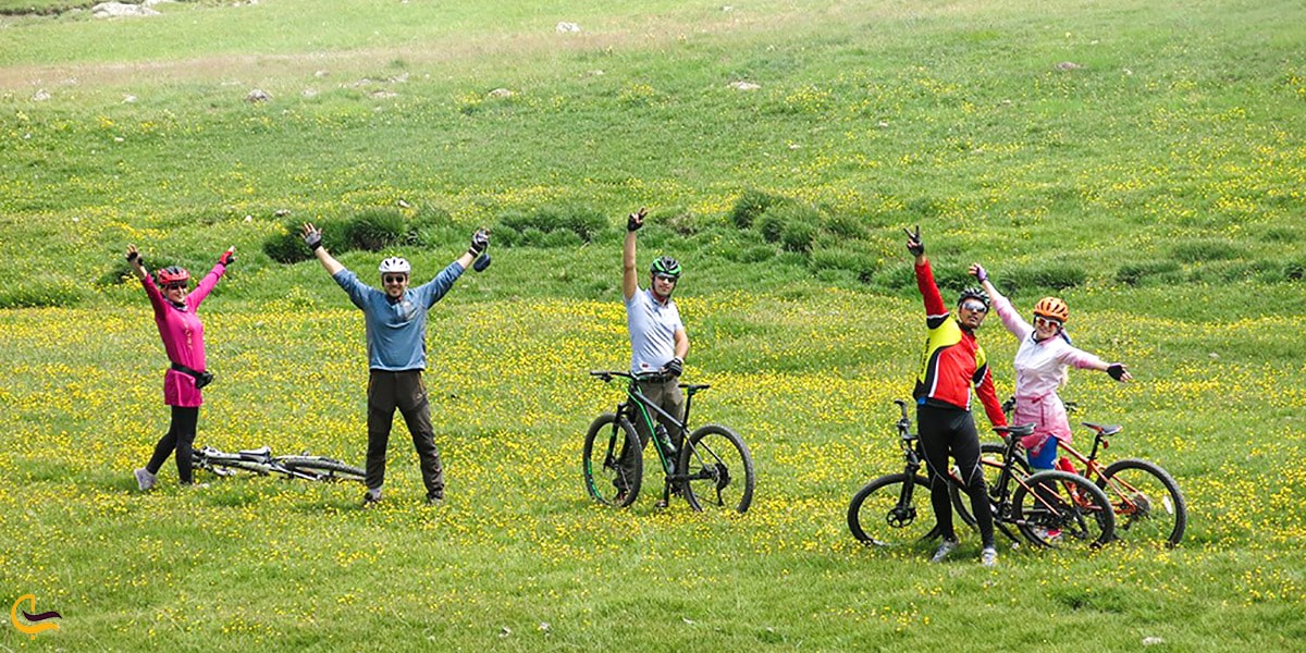 تیم دوچرخه سواری میان دشت شقایق نئور