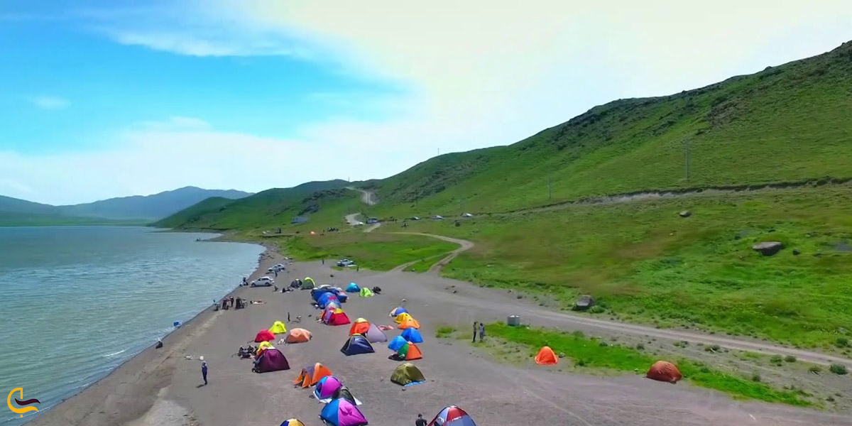 چادر زدن کنار دریاچه