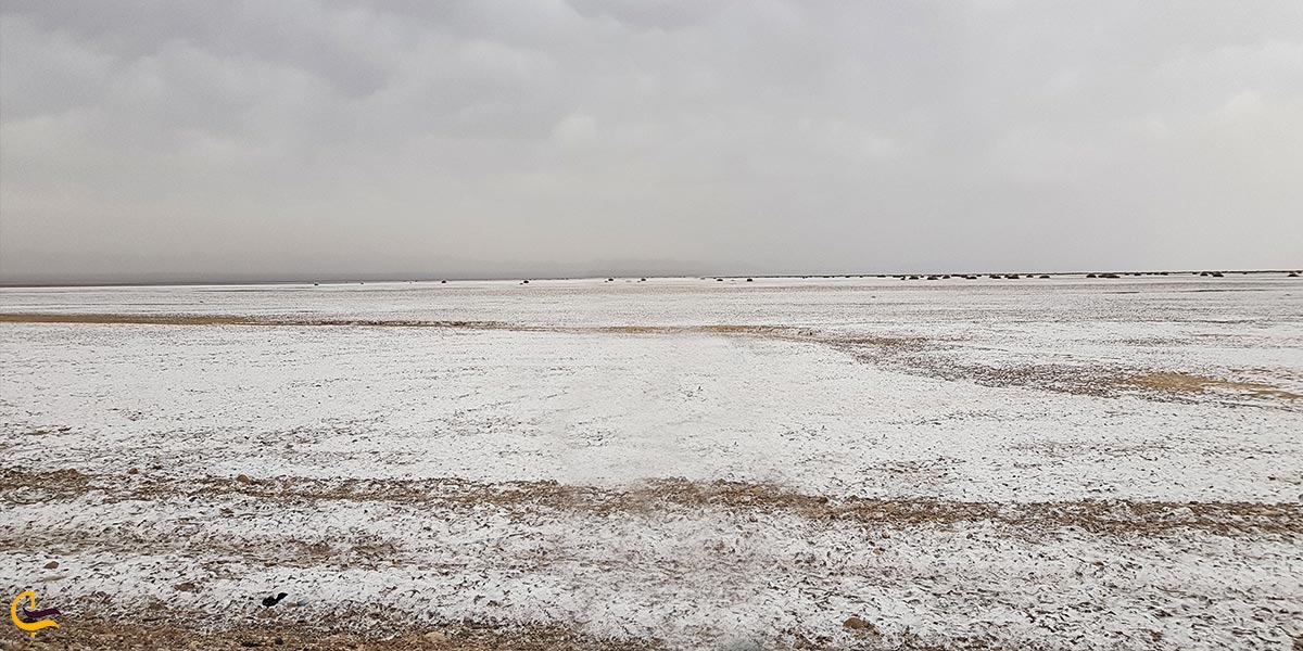 راهنمای سفر یزد | کویر نمک در مسیر جاده یزد طبس