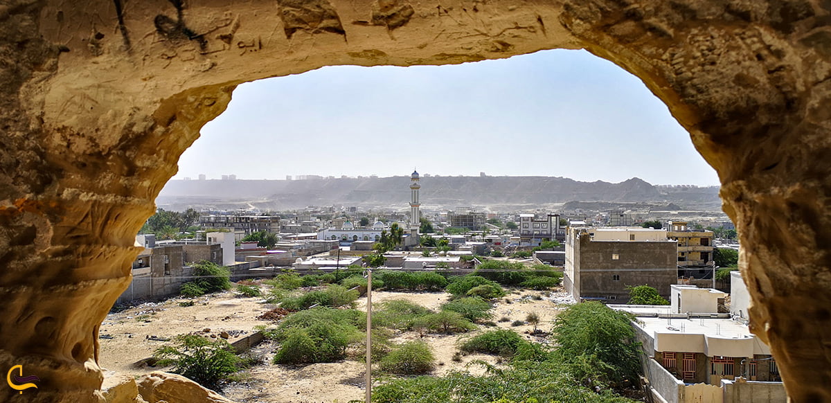 روستای زیبای تیس از داخل غار های بان مسیتی و منظره روستای زیبای تیس در چابهار