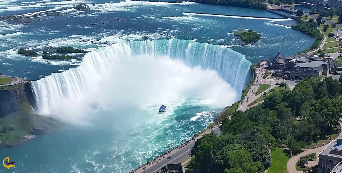 تصویر زیبای آبشار نعل اسبی در مجموعه آبشارهای نیاگارا بزرگترین آبشار از آبشار های نیاگارا نعل اسبی می باشد