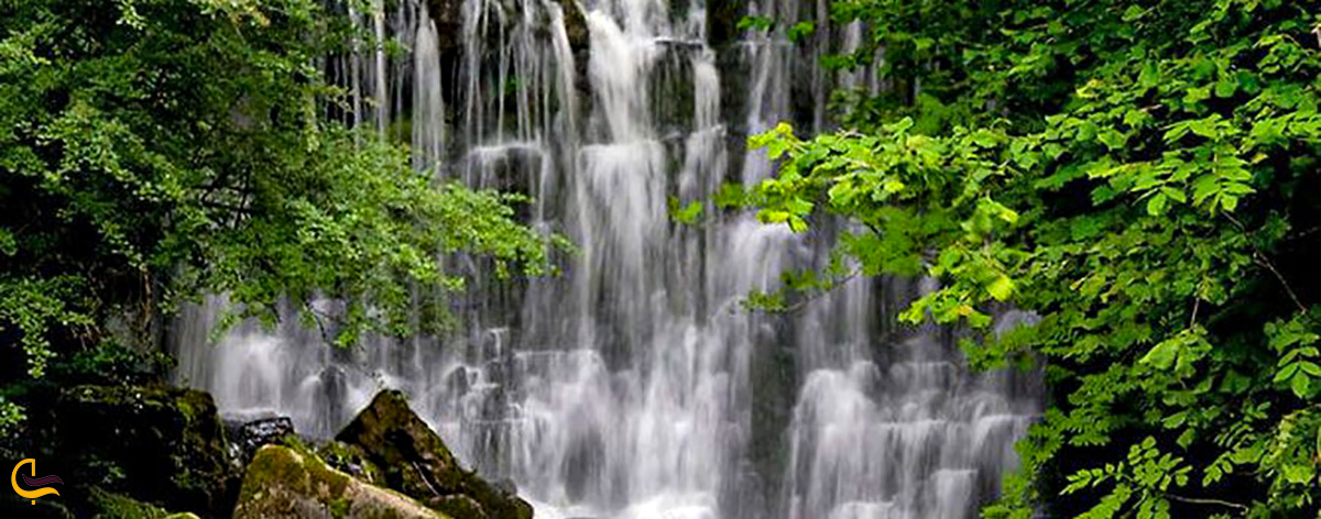 آبشار زیبای رنگو در نزدیکی پارک جنگلی النگدره