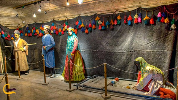 تصویر مجسمه ها با لباس محلی اصیل ایرانی در موزه مادام توسو خانه زینت الملوک