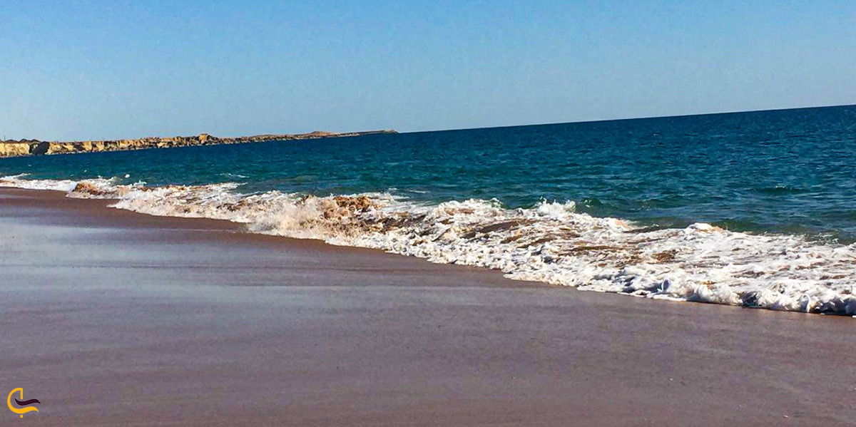 بهترین فصل برای مسافرت به چابهار و سواحل مکران زمستان می باشد تصویر ساحل شنی مکران در فصل زمستان