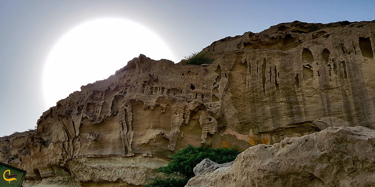 غار های سه گانه و معید بان مسیتی در روستای تیسدر شهرستان چابهار و جاذبه های دیدنی شگفت انگیز روستای تیس و شهر زیبای چابهار