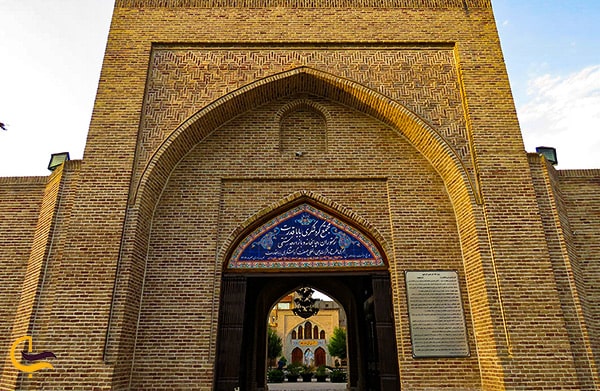 تصویر نمای بیرونی ساختمان ورودی کمپ بابا قدرت مشهد