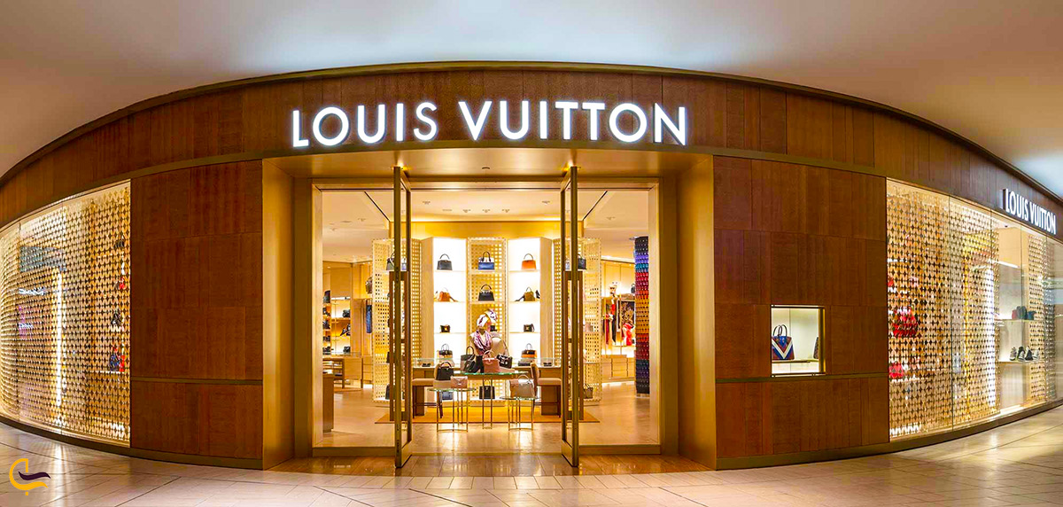 تصویر شیک از فروشگاه برند لویس ویلتون در مرکز خرید ونک تهران