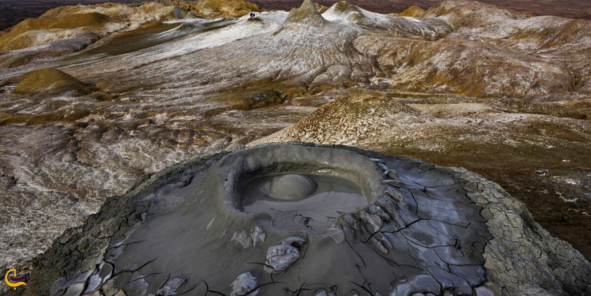 تپه گل افشان یکی از عجیب ترین جاذبه های دیدنی سواحل مکران