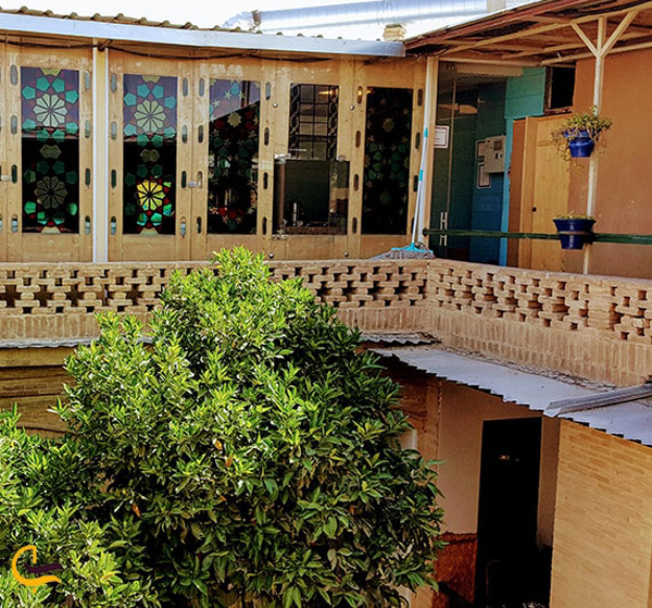 تصویر زیبای ساختمان رستوران پرهامی شیراز