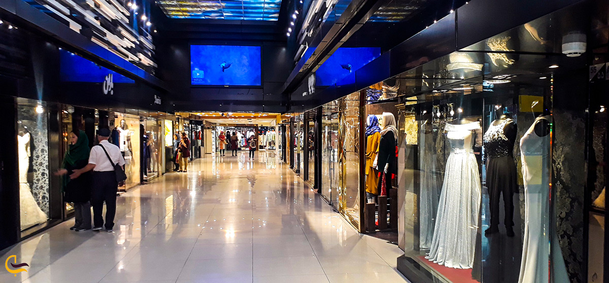 نمایی از سالن های مرکز خرید ونک