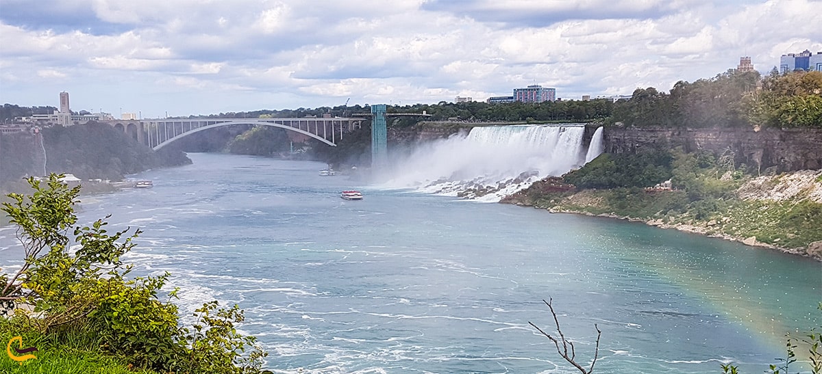 پل بسیار زیبای روی آبشار نیاگارا بین جزایر لونا و گوت