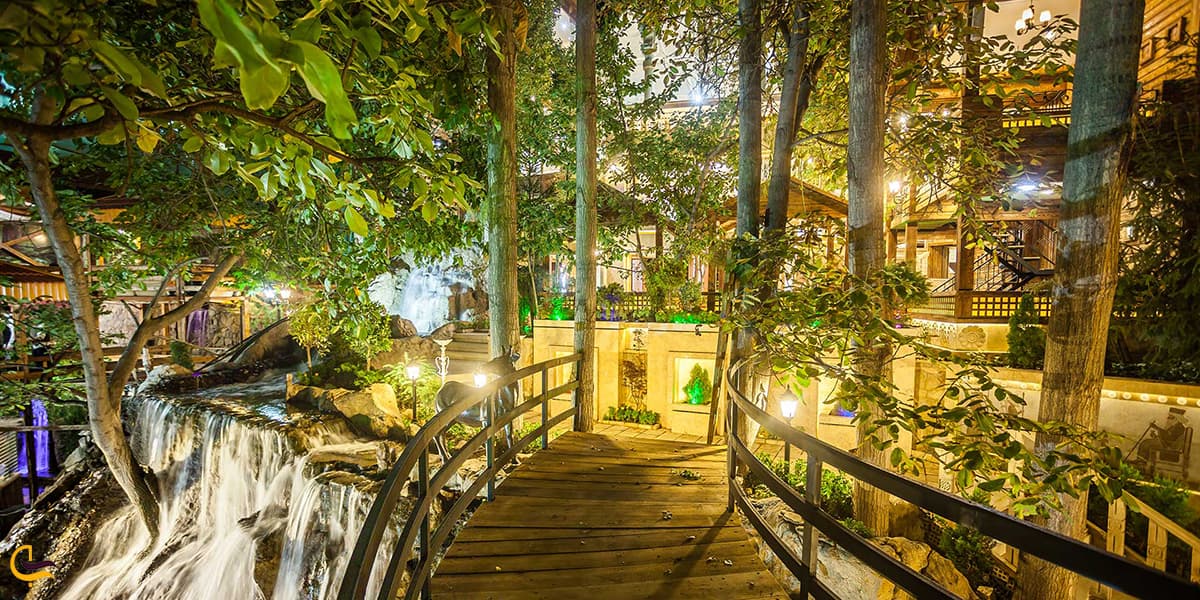 نمایی از باغ رستوران های طرقبه