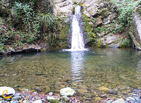 آبشار زیبای زرین گل در روستای زرین گل گلستان