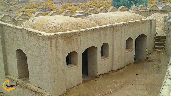 نمای زیبای بنای داخلی قلعه بمپور در شهر زیبای ایرانشهر