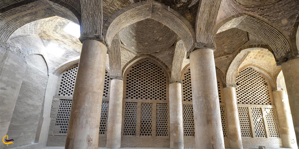 تغییر معماری عربی به ایرانی مسجد جمعه اصفهان