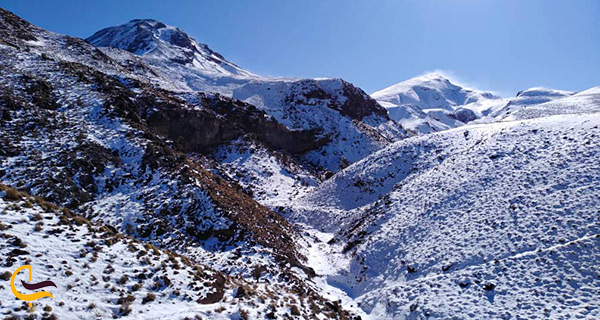 نمای نزدیک قله کوه تفتان در استان سیستان بلوچستان