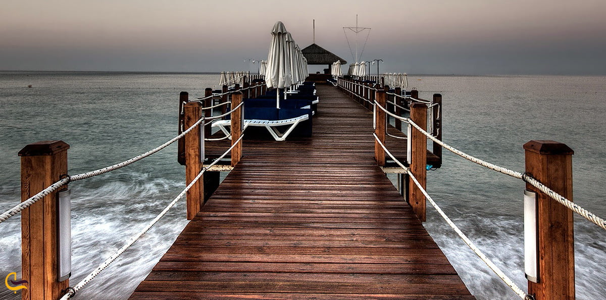 گشت و گذار در اطراف ساحل و اسکله جزیره لاوان