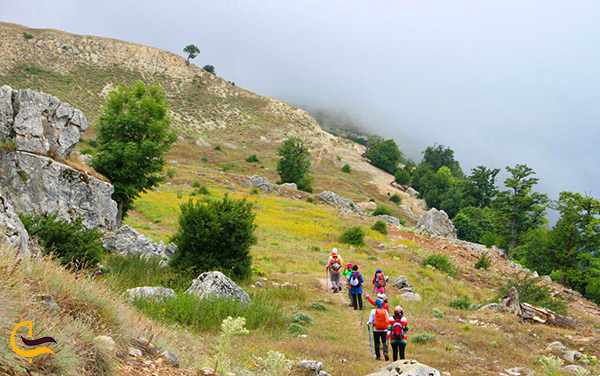 کوهنوردی به مقصد قلعه موران و طبیعت بکر آن