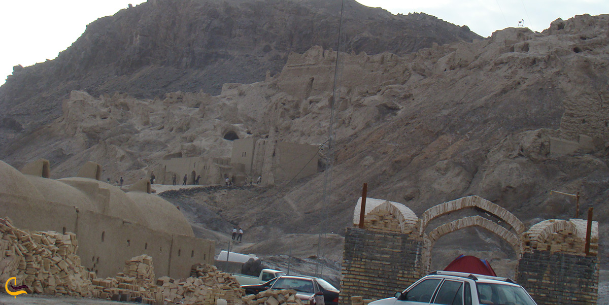 یکی از جذاب ترین آثار باستانی زابل کوه خواجه