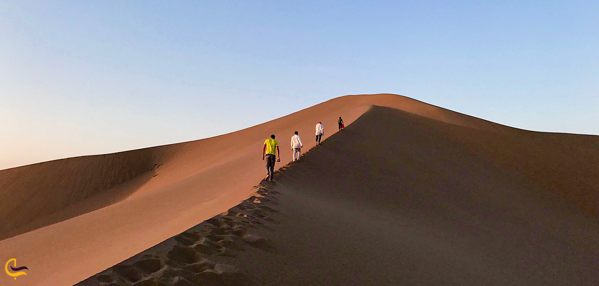 تصویر پیاده روی در روستای مصر خور و بیابانک