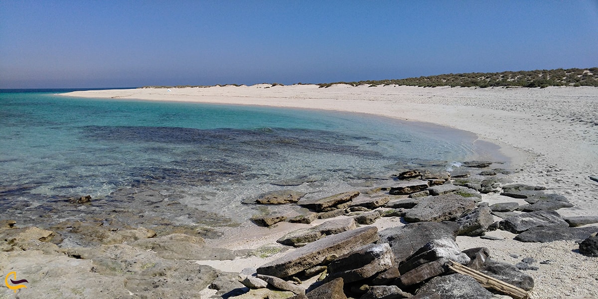 نمایی از دریا و ساحل زیبای جزیره شیدور