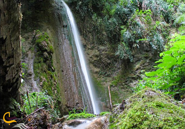 آبشار سرخه کمر بسیار زیبا از دیدنی های اطراف چشمه گل رامیان
