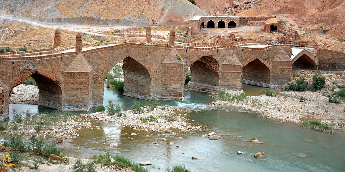 پل گذرنده از رودخانه ی چشمه دالکی در نزدیکی برازجان