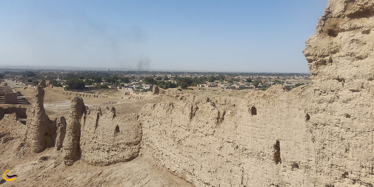 قلعه نظامی بمپور و برج تک تیرانداز ها