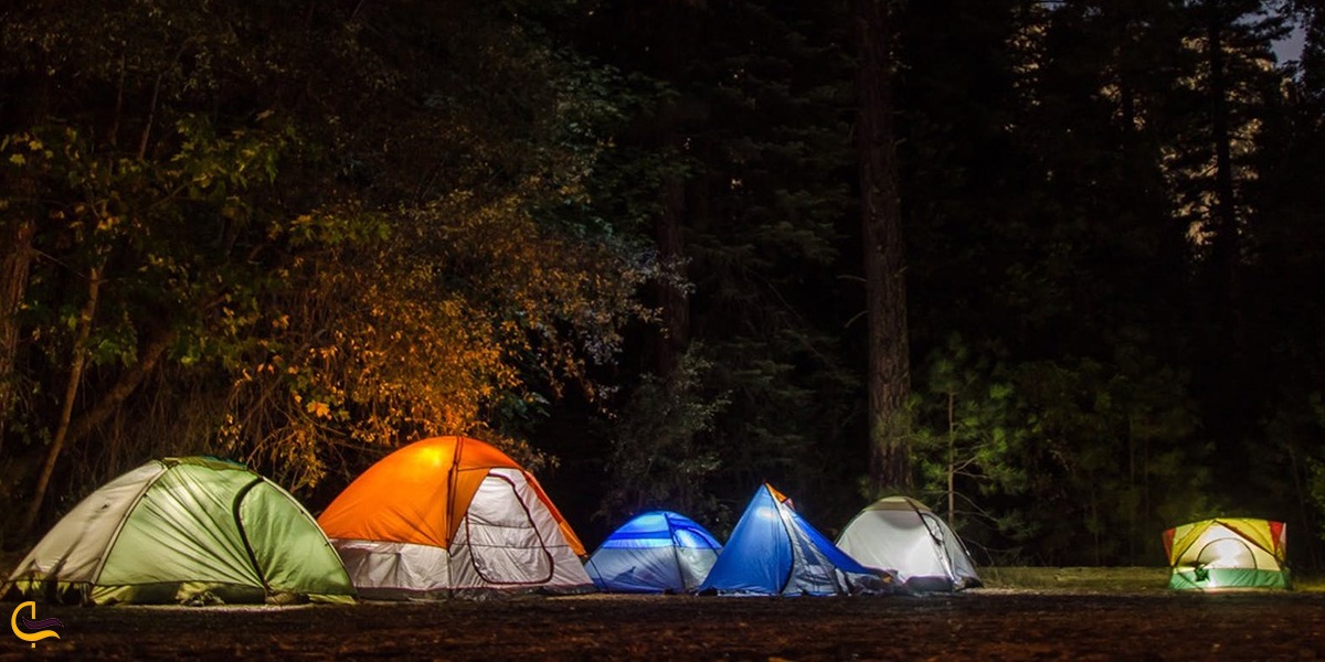 نمایی از کمپینگ در طبیعت
