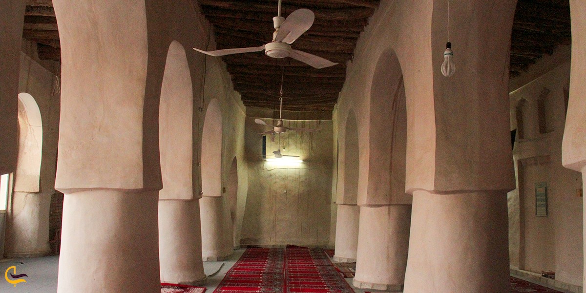 نمای داخلی از مسجد جامع دزک در چابهار