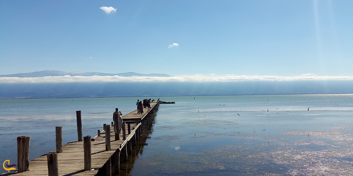 تصویری از اسکله در جزیره اشوراده