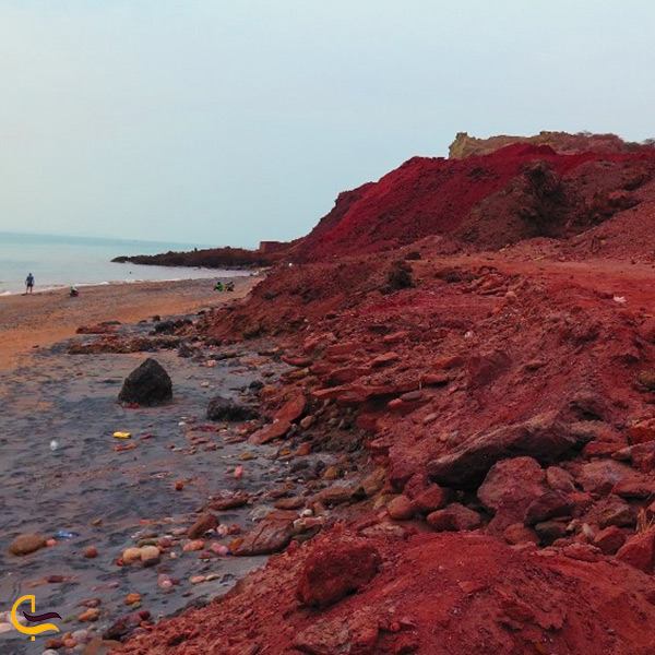 تصویر ساحل سرخ رنگ دامنه کوه گلک