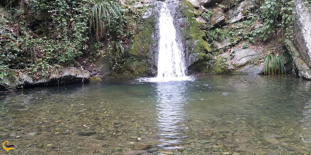 چشمه خروشان روستای زرین گل