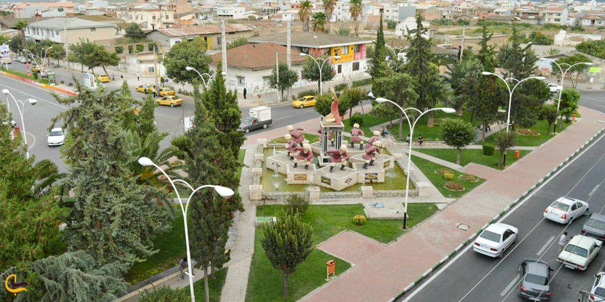 تصویری از میدانی در بندر ترکمن