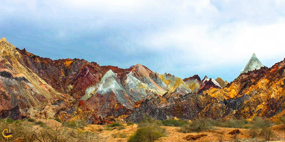 تصویری زیبا از دره رنگین کمان جزیره هرمز